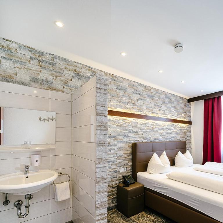 Central City Hotel - Deluxe Doppelzimmer mit Balkon - 6