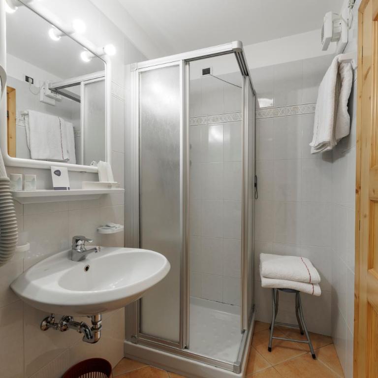 Hotel San Rocco - Camera Familiare con Balcone (2 Adulti + 2 Bambini) - 7