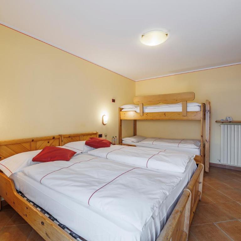 Hotel San Rocco - Camera Familiare con Balcone (2 Adulti + 2 Bambini) - 4