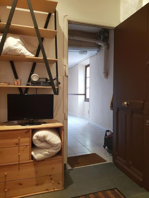 Studette en plein cœur du Vieux Nice - Studio - 24