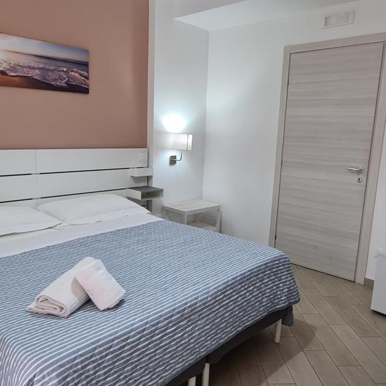 Belvedere Rent Rooms - Doppelzimmer mit Balkon - 4