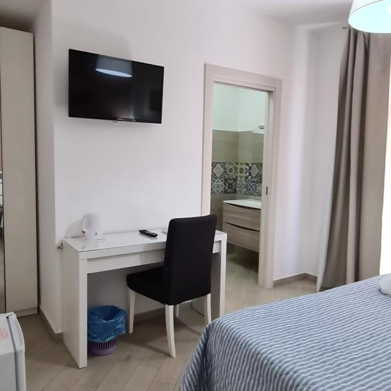 Belvedere Rent Rooms - Doppelzimmer mit Balkon - 3