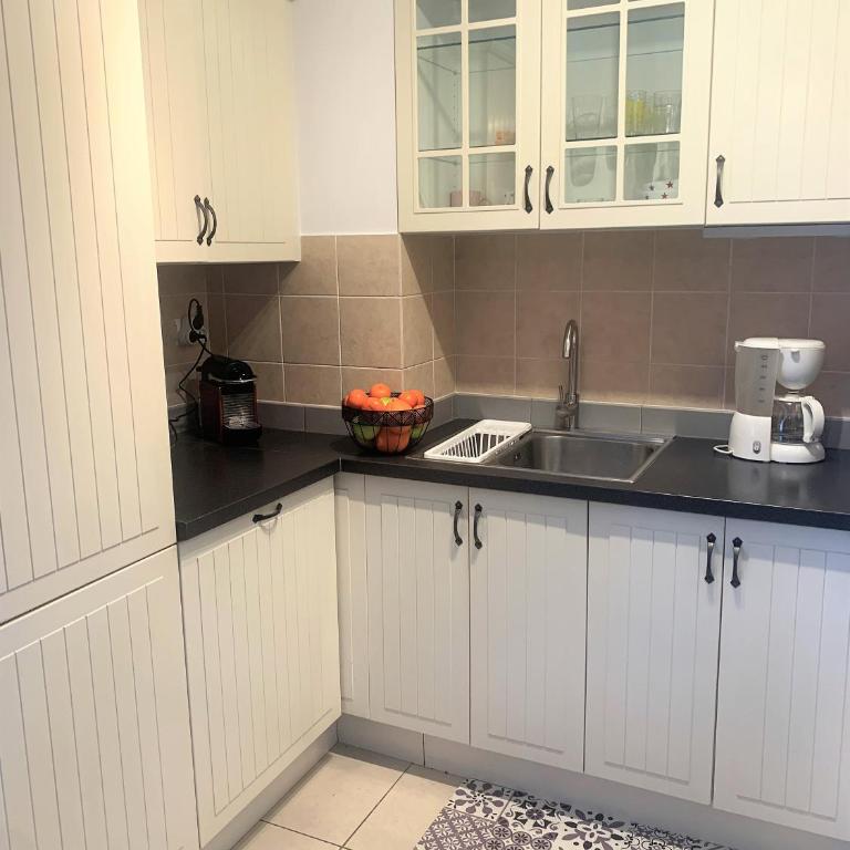 T2 proche de la gare, à 10 minutes à pieds de la Croisette, piscine & parking dans résidence de haut standing - Appartement 1 Chambre - 24