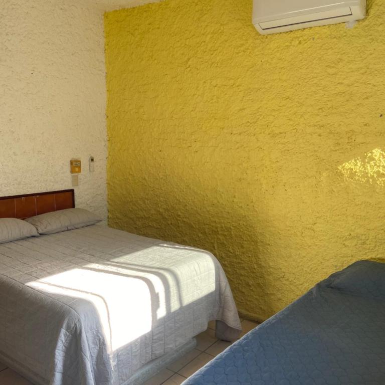 Hotel Perla Mazatlan - Classic Quadruple Room - 6