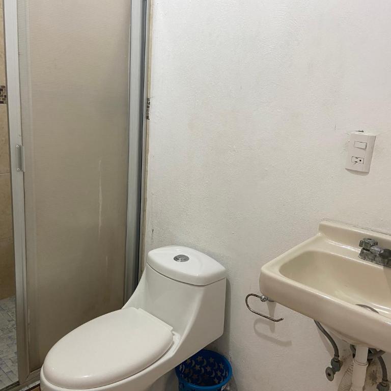 Hotel Perla Mazatlan - Classic Quadruple Room - 7