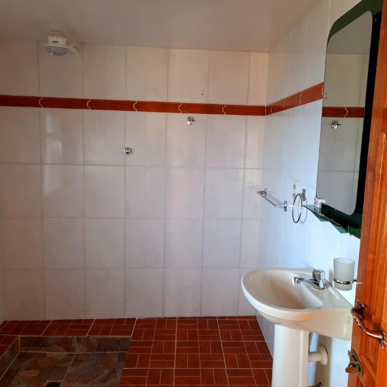 Wara Uta Lodge - Habitación Cuádruple con vistas al lago - 11