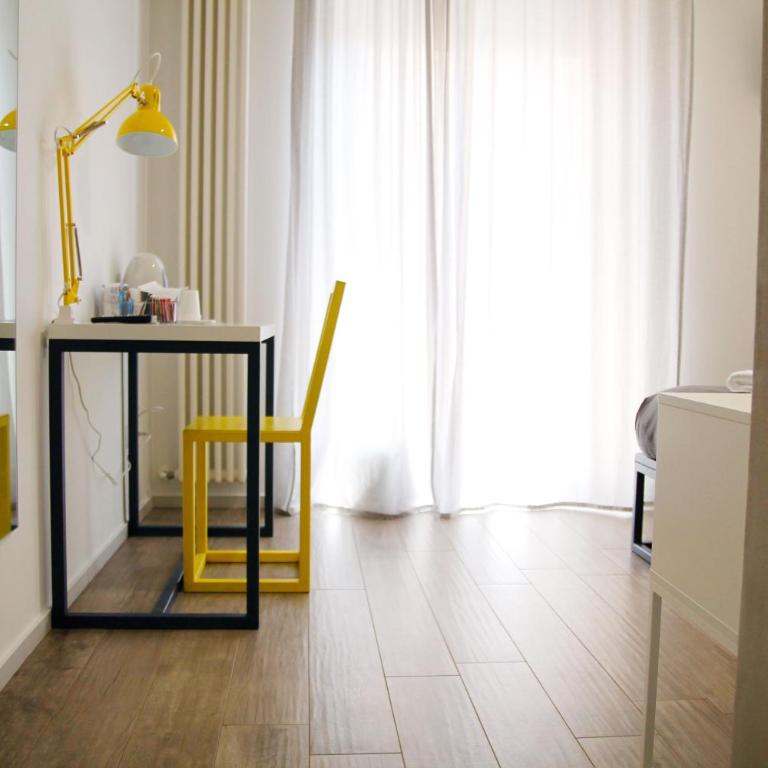 Central Rooms Matera - Double Room with Balcony - 8
