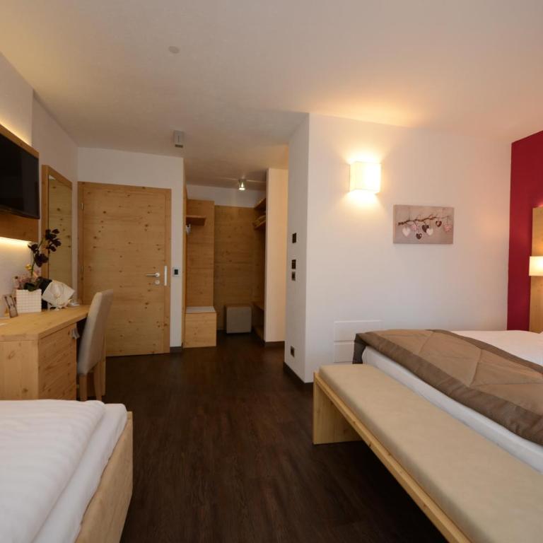 Family & Wellness Hotel Fontana - Camera Tripla Classic - Dependance - 1