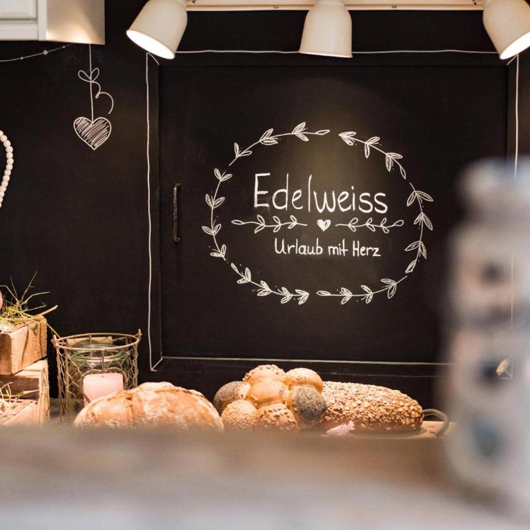 Pension Edelweiss - Doppelzimmer mit Dusche - 26