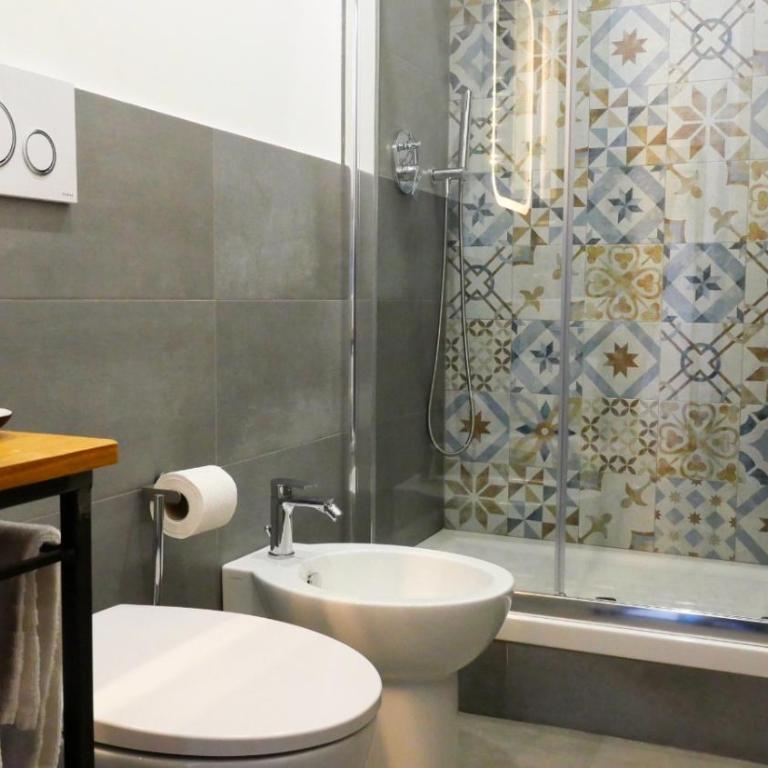 B&B Filo 15 - Double Room with Balcony (2 Adults + 1 Child) - 6