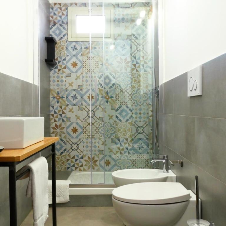 B&B Filo 15 - Double Room with Balcony (2 Adults + 1 Child) - 1