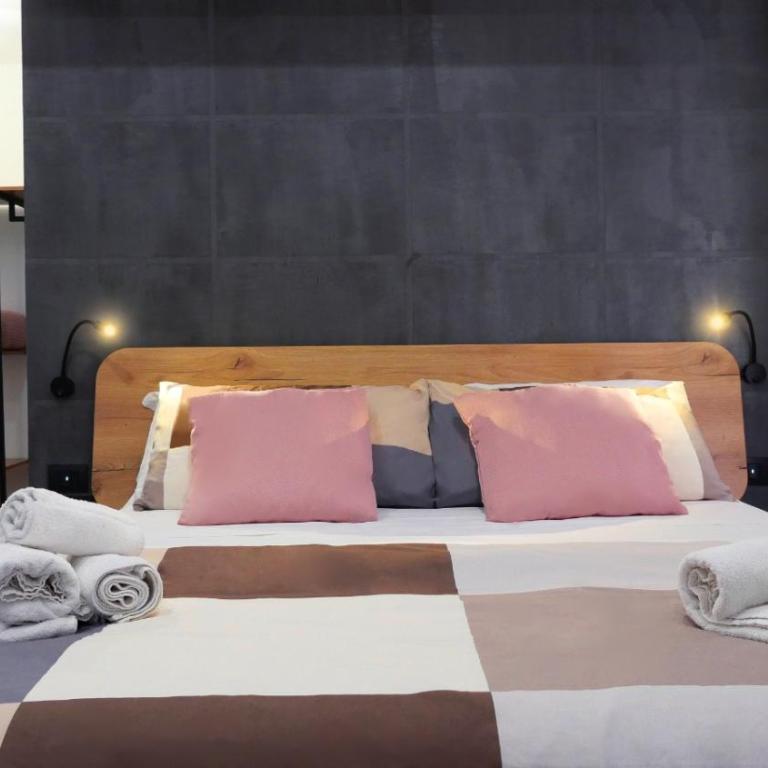 B&B Filo 15 - Double Room with Balcony (2 Adults + 1 Child) - 3