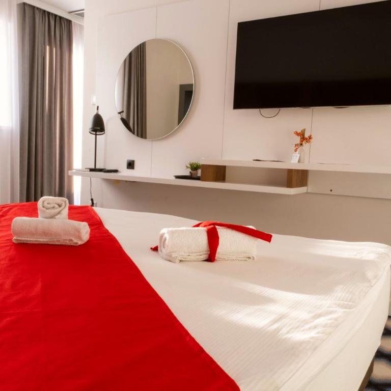 Swiss Plus Hotel - Deluxe Double Room with Balcony - 3