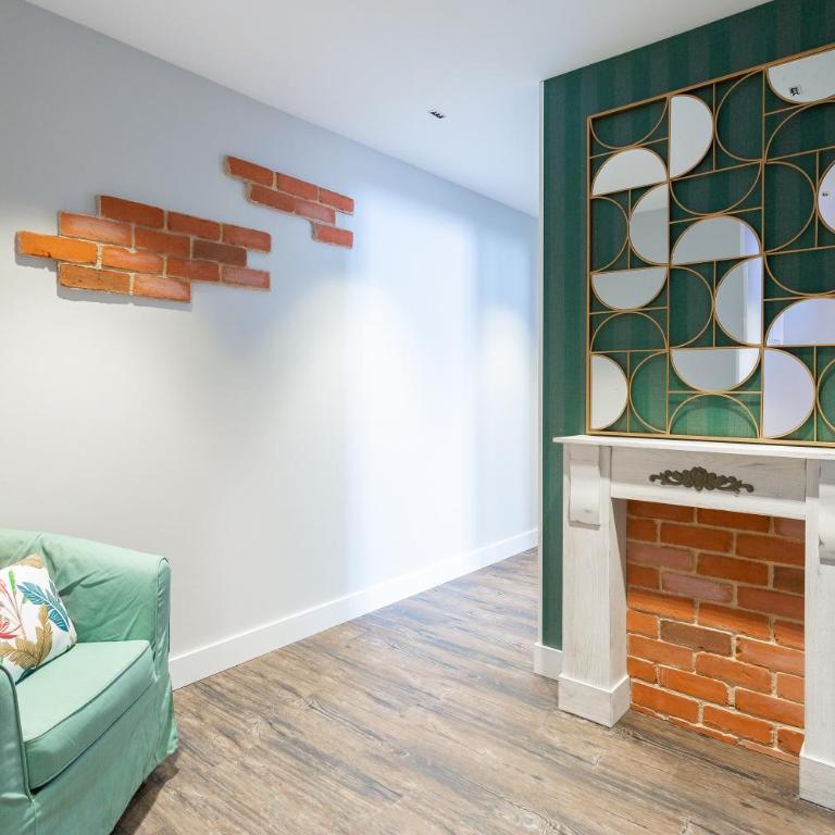 Fly Rooms Madrid Airport - Apartamento de 3 dormitorios - 9