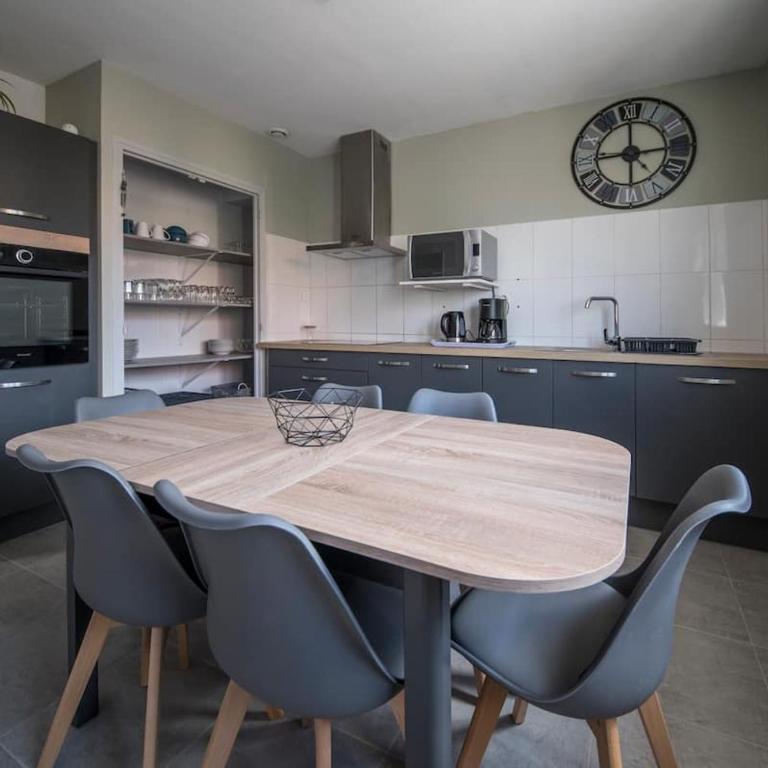 La cahute, Gîte avec jardin pour 15 personnes - Maison 7 Chambres - 3