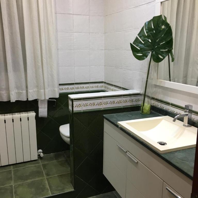 En pleno centro de Bilbao y muy cerca del GUGGENHEIM - Double Room with Private Bathroom - 4