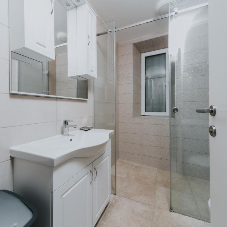 Apartments Trifunovic Old Town - Deluks Dvokrevetni Studio sa Bračnim Krevetom - 10