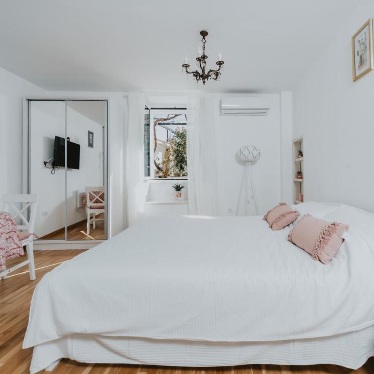 Apartments Trifunovic Old Town - Deluks Dvokrevetni Studio sa Bračnim Krevetom - 18