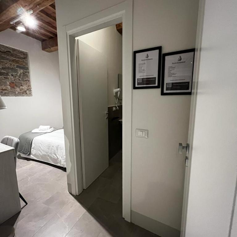 Casa Carducci 33 - Camera Doppia con Letti Singoli con Bagno Privato - 6