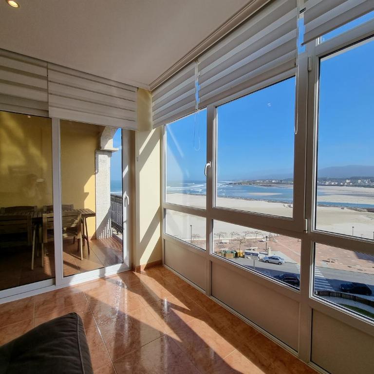 Dúplex en 1ª línea de playa - Apartamento - 3