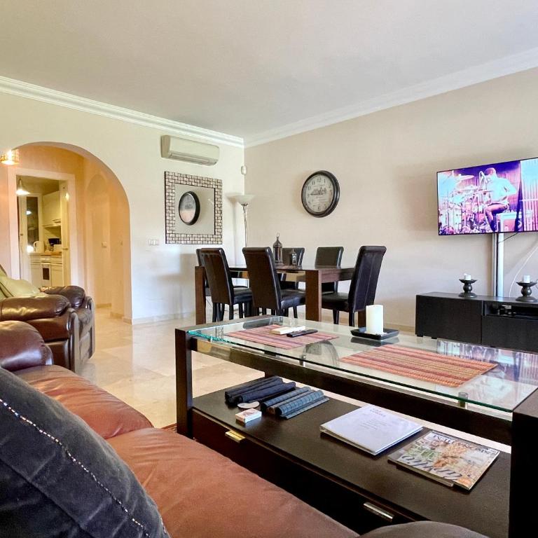 Pool View GOLF FAMILY Ground Floor Terrace with barbecue in Mijas Costa - Apartamento - 11