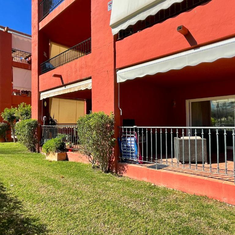 Pool View GOLF FAMILY Ground Floor Terrace with barbecue in Mijas Costa - Apartamento - 24