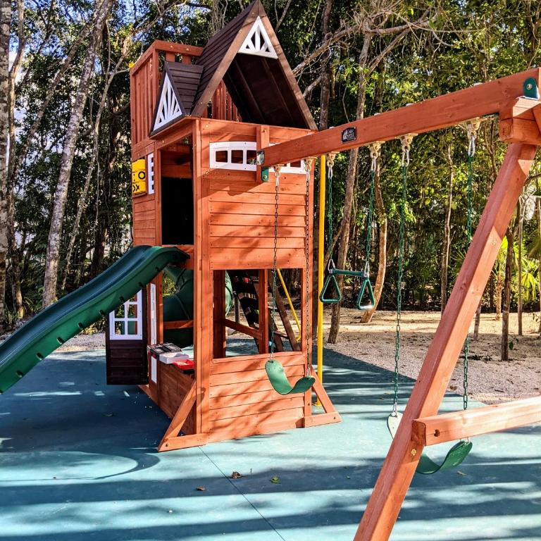 2-Bedroom Condo by the Jungle w/ Swimming pool - Two-Bedroom Apartment - 21