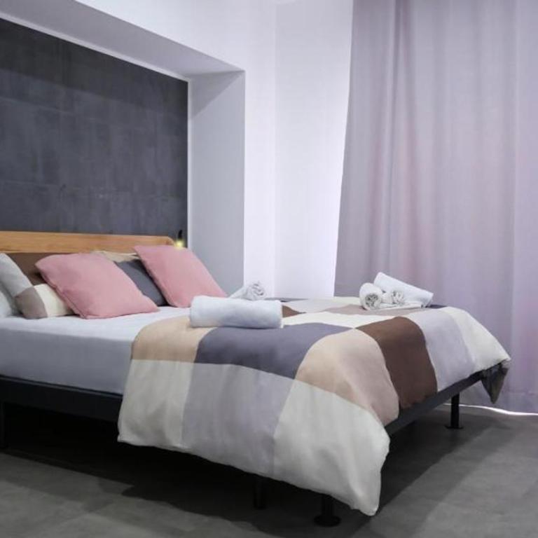 B&B Filo 15 - Double Room with Balcony (2 Adults + 1 Child) - 5