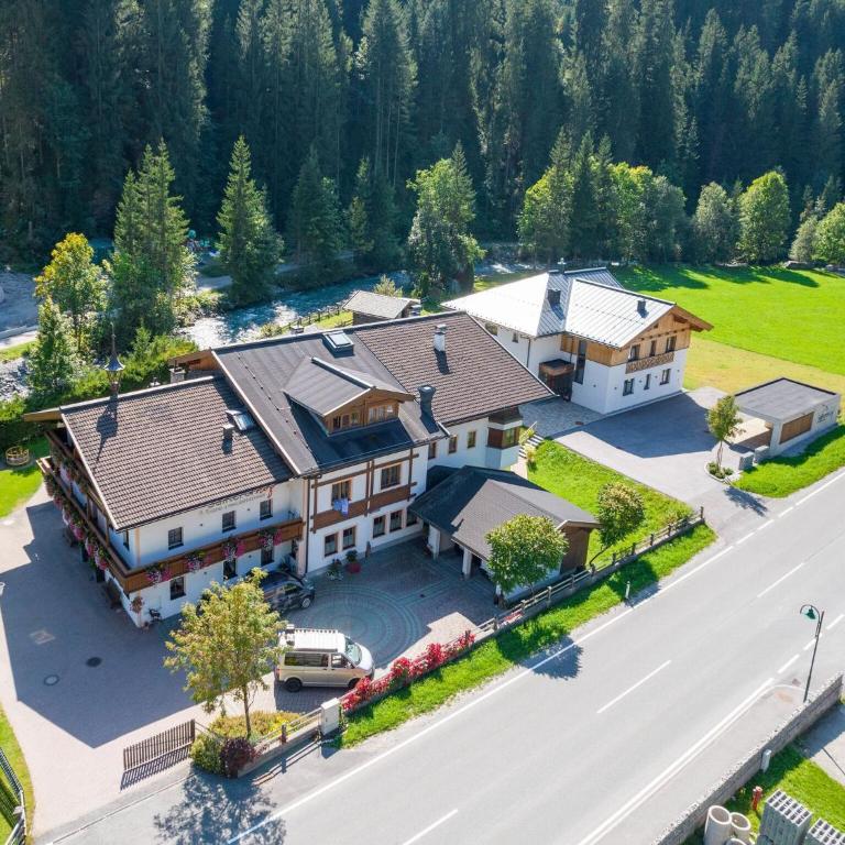 Chalet in Saalbach near Ski Slopes - Chalet - 9