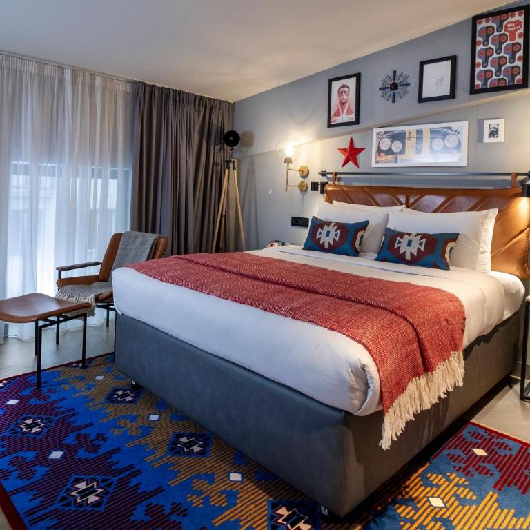 Hotel Indigo Belgrade, an IHG Hotel - Standard Queen Room with Street View - 1