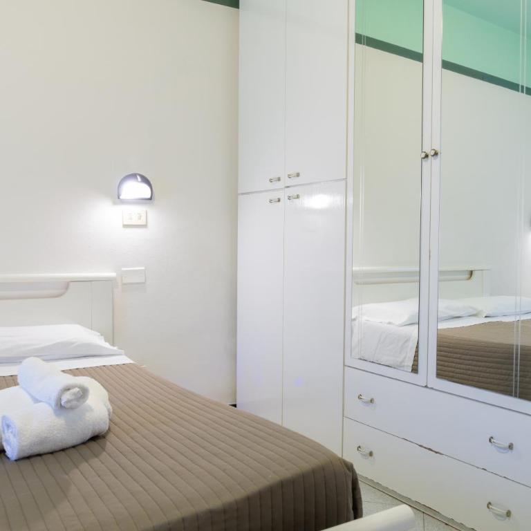 Esedra Hotel - Camera Familiare Standard - 4