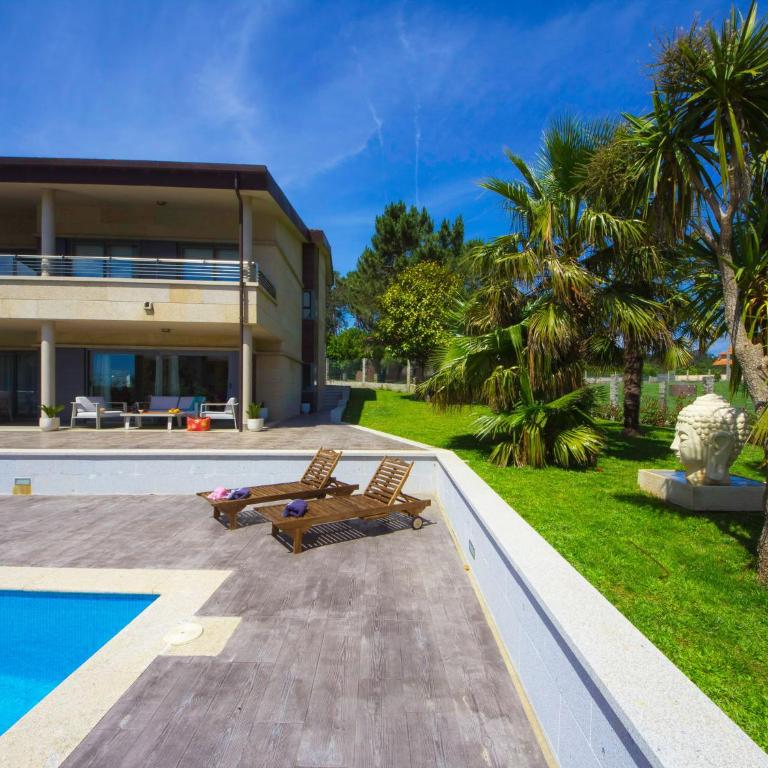 Villa in Sanxenxo with Sea View & Pool - Five-Bedroom Holiday Home - 8