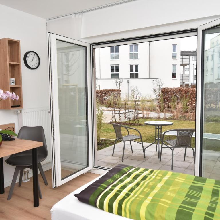 Boardinghouse Henschelstraße - Doppel-/Zweibettzimmer mit eigener Terrasse - 2