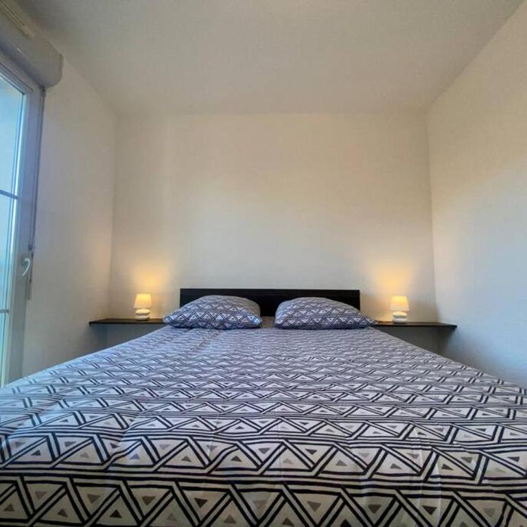 Le 24 Février - PARKING & PISCINE - VUE CITÉ MÉDIÉVALE - Appartement 2 Chambres - 9