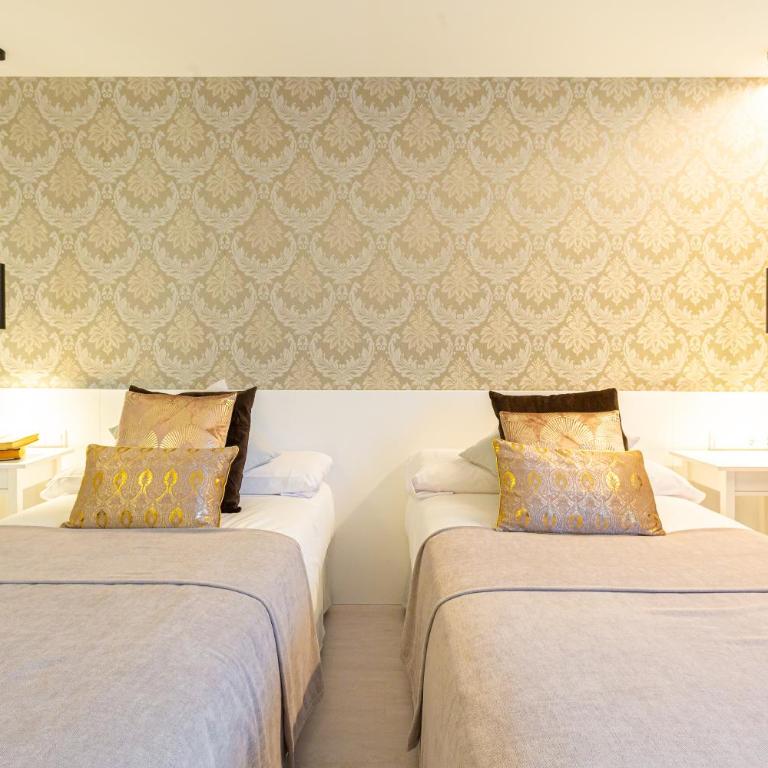 Fly Rooms Madrid Airport - Habitación Doble Deluxe - 2 camas - 4
