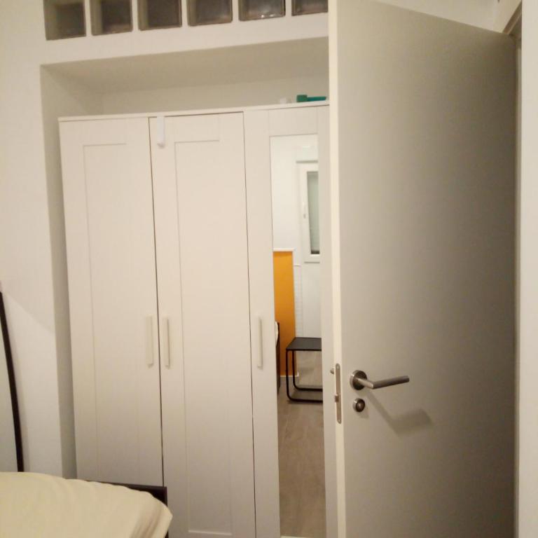 Alquilo Habitación individual con aseo privado solo Chicas, only girls - Small Single Room - 5