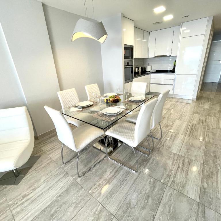 Exclusive Apartments on the first line of Benidorm Sol y Mar - Three-Bedroom Apartment - 10