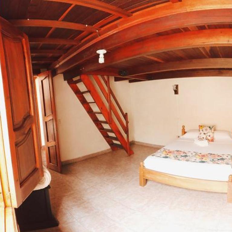 La Casa de las Flores Hostal - Habitación Familiar con baño privado - 1