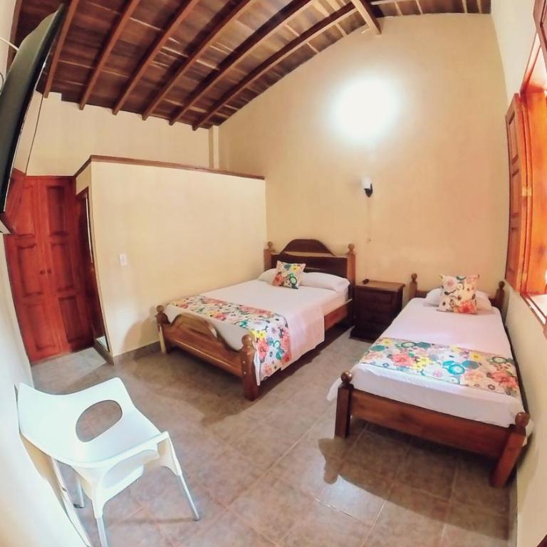La Casa de las Flores Hostal - Habitación Triple con baño privado - 2