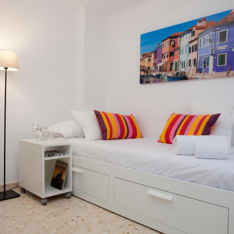 SingularStays Mercado Central - Three-Bedroom Apartment - 11