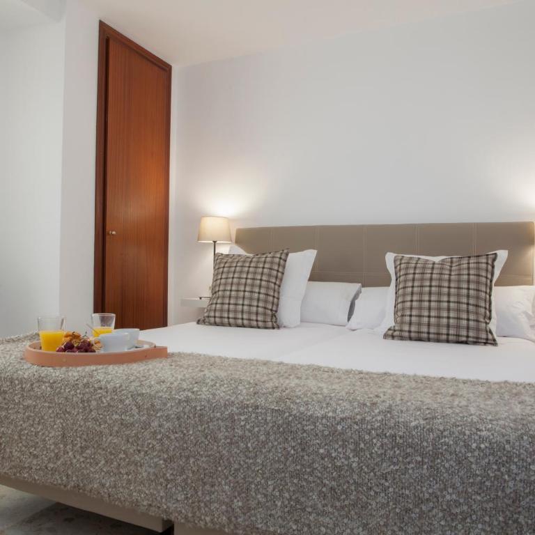 SingularStays Mercado Central - Three-Bedroom Apartment - 12