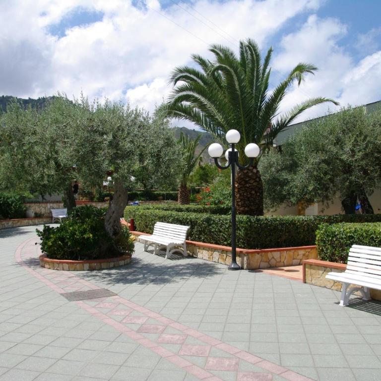 Residence Fontana Barone - Appartamento con 2 Camere da Letto e Patio - Su 2 Livelli - 31