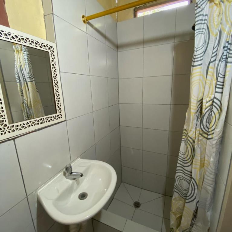 CHECK INN - Quadruple Room with Private Bathroom - 2