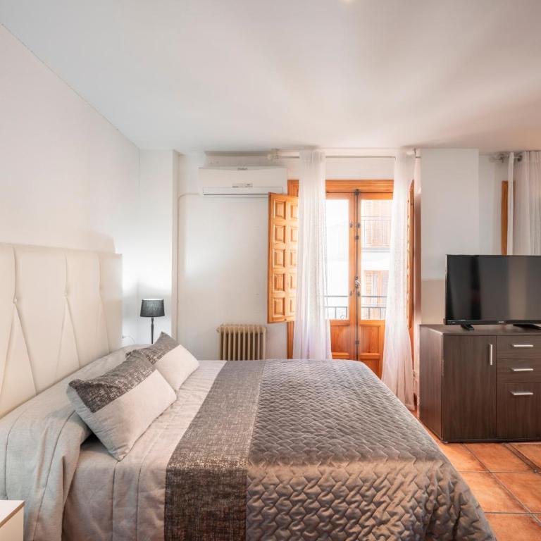 Apartamento Pavaneras en pleno centro de Granada - Two-Bedroom Deluxe Apartment with Balcony - 9