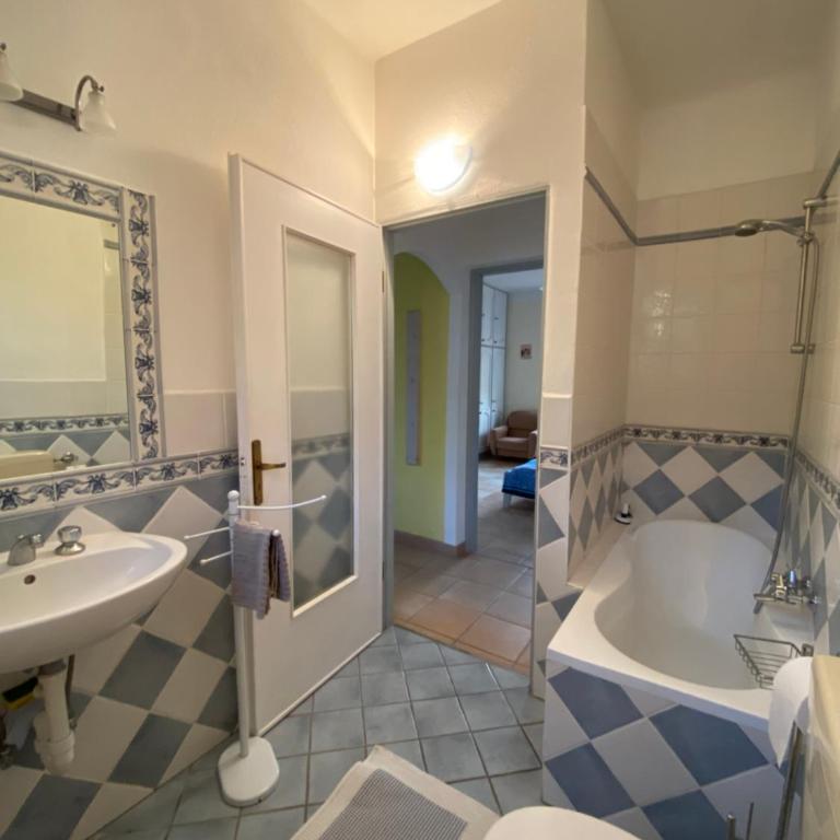CASA MIMOSA: relax, vista mare, parcheggio gratis - Appartamento con 1 Camera da Letto - 18