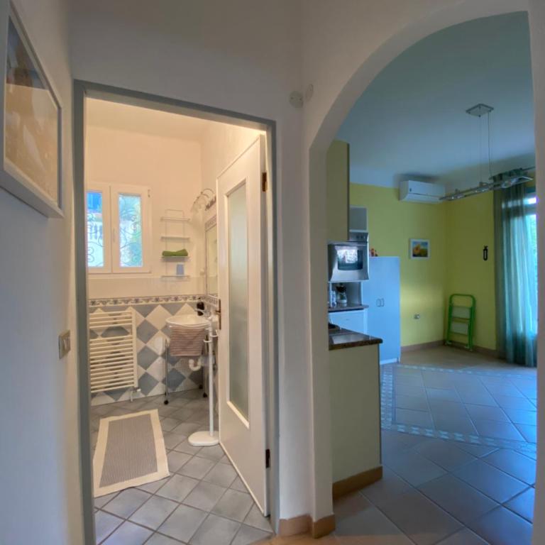 CASA MIMOSA: relax, vista mare, parcheggio gratis - Appartamento con 1 Camera da Letto - 20