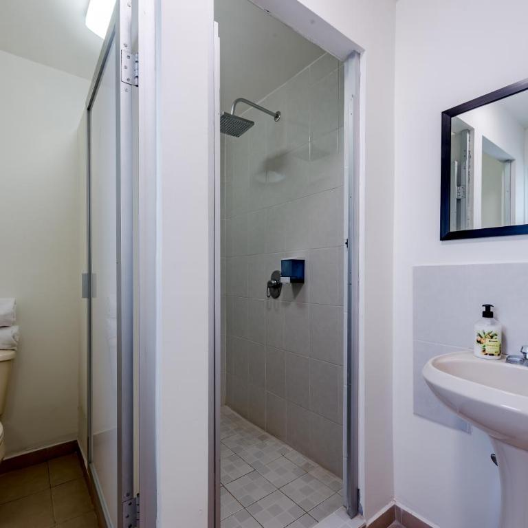 Suites Ejecutivas Monterrey - Superior Quadruple Room - 7