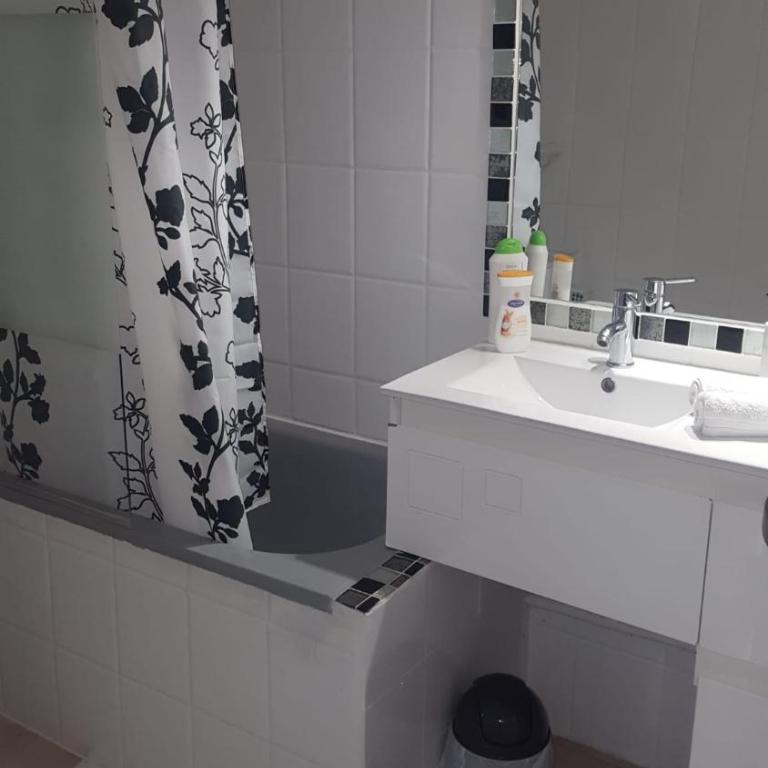 Appartements Au Cros De Cagnes - Appartement avec Balcon et Vue sur la Mer - 36