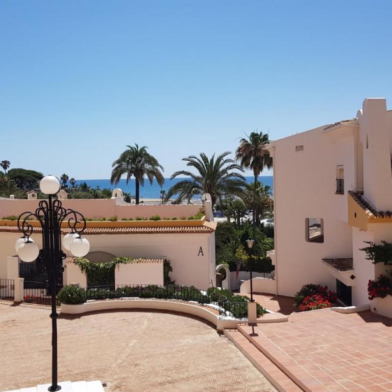 K105 Cabopino - Apartamento con vistas a la piscina - 2