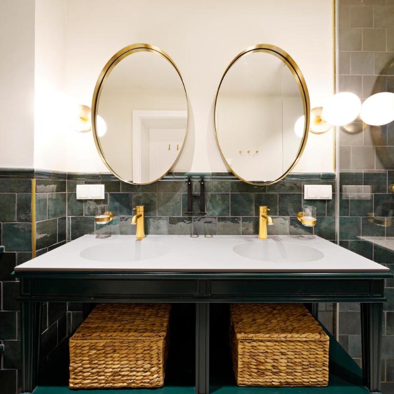 Numa Salzburg Mozart - Extra großes Zimmer mit Badewanne und separatem Wohnbereich mit Schlafsofa - 6